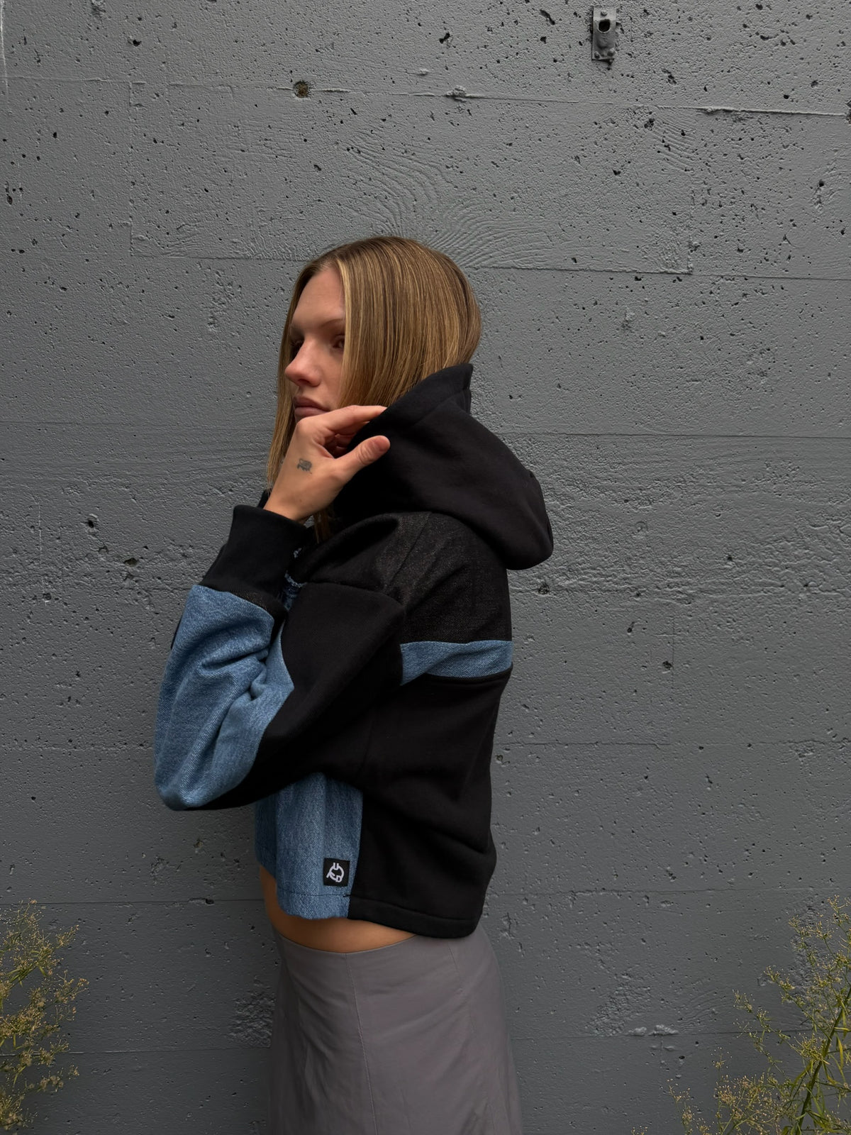 Black & Blue Denim Patchwork Cropped Hoodie – M