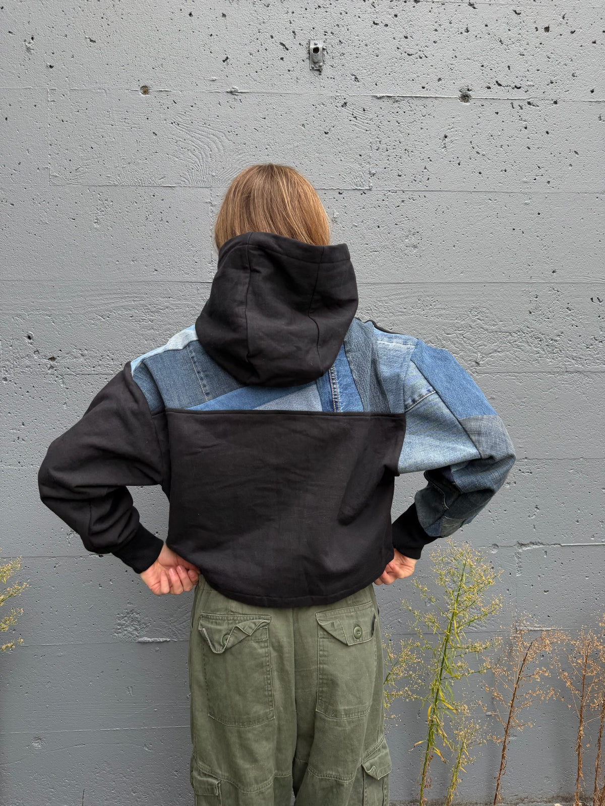 Black Cropped Hoodie with Blue/Grey Denim Patchwork Sleeve – M
