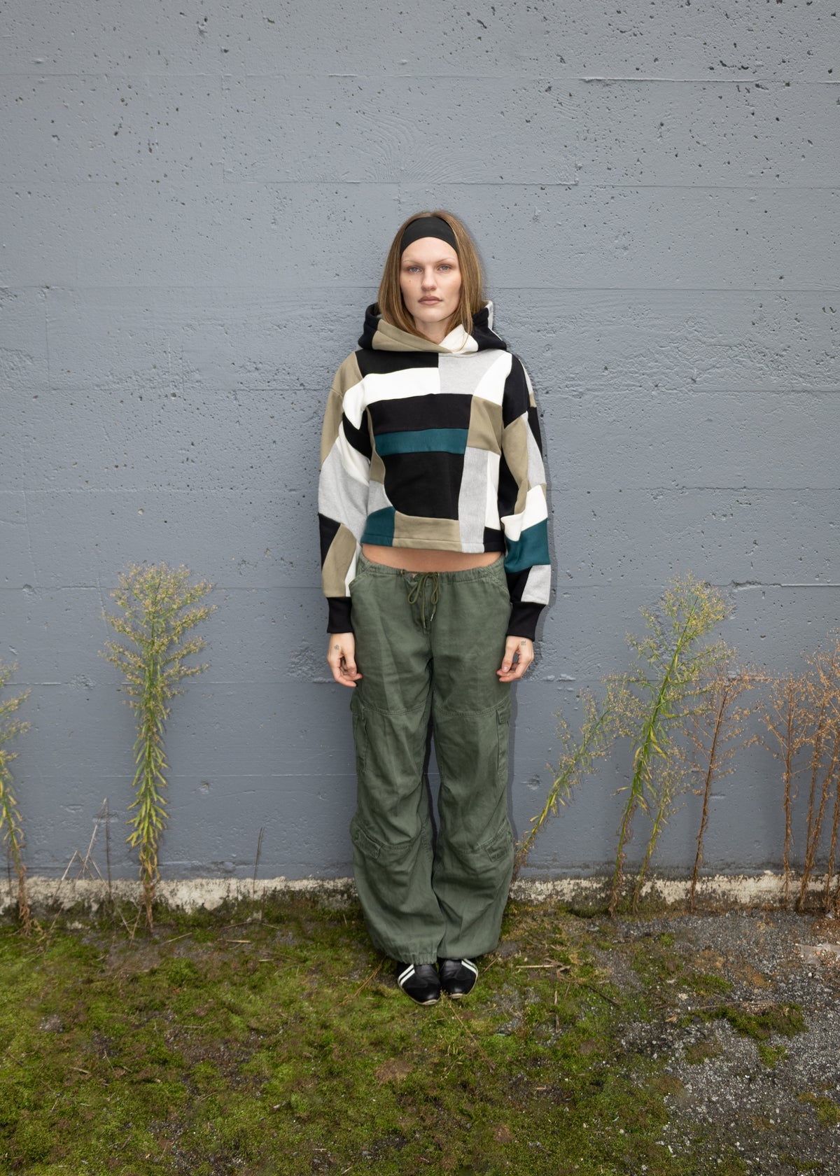 Grey & Green Scrapwork Cropped Hoodie – Cotton Mix, Size M