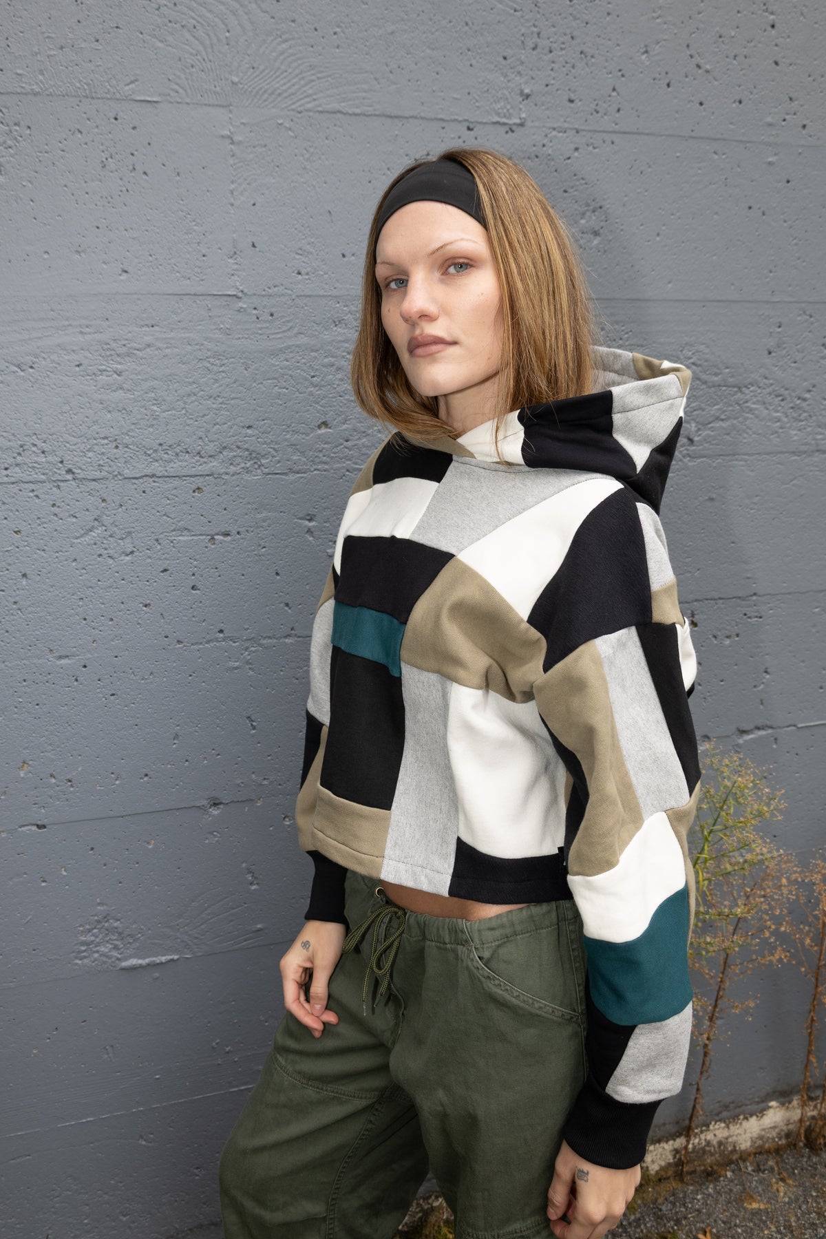 Grey & Green Scrapwork Cropped Hoodie – Cotton Mix, Size M